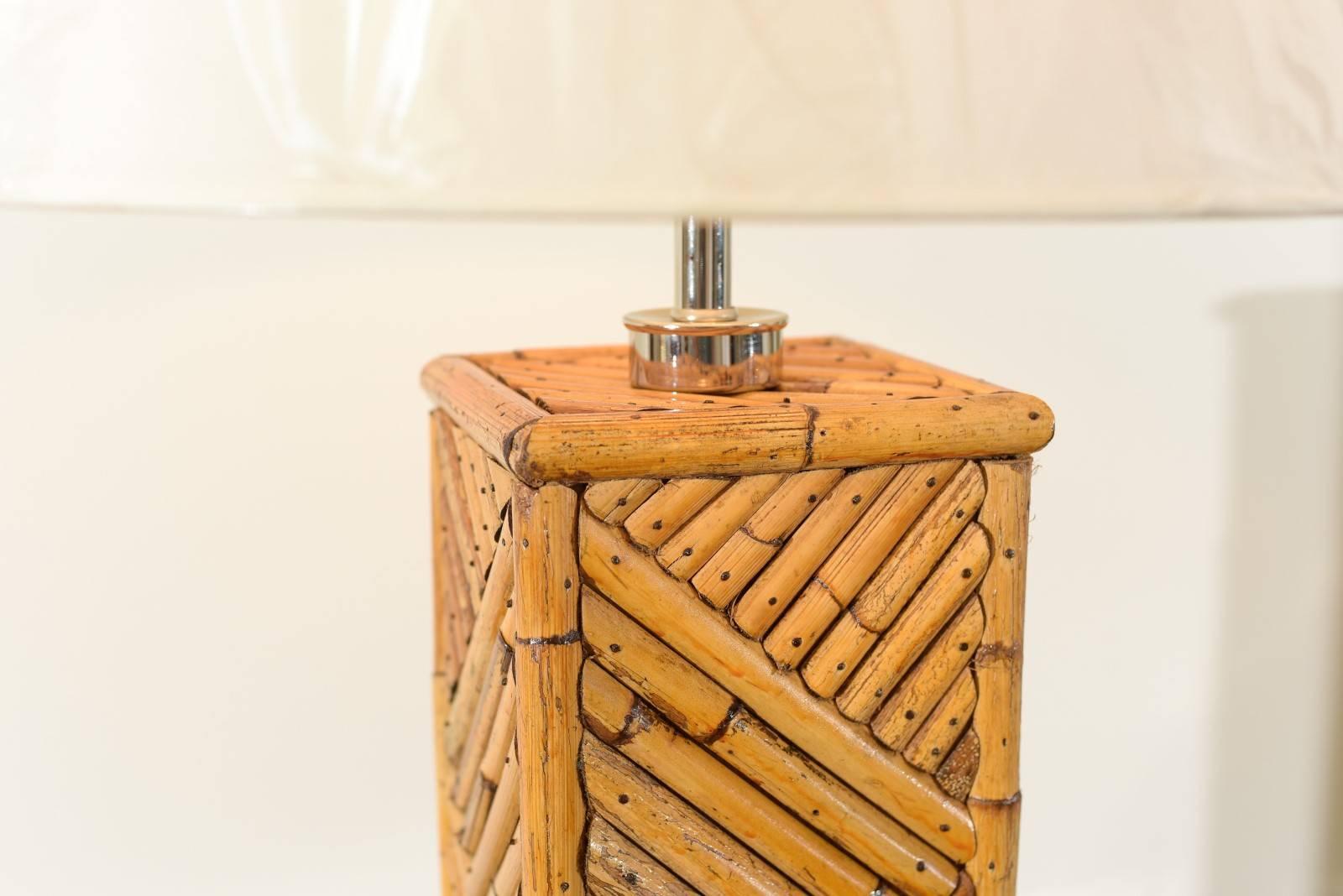 Paar handgefertigte Bambuslampen im Vintage-Stil mit Nickel- und Lucite-Akzenten im Angebot 1