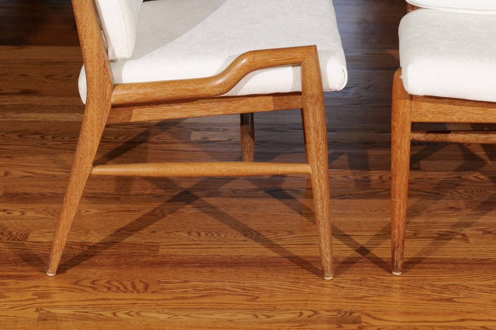 Elegante juego restaurado de 8 sillas de comedor de caoba cerúlea de John Keal, hacia 1955 en venta 3