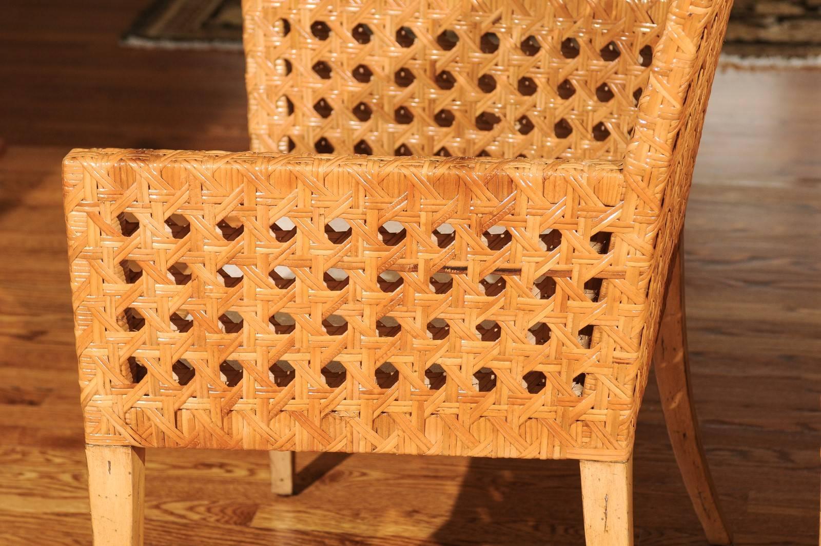 Inconnu Superbe paire restaurée de fauteuils en rotin vintage de grande taille en vente