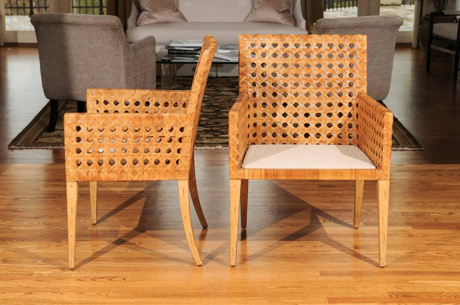 Canne Superbe paire restaurée de fauteuils en rotin vintage de grande taille en vente