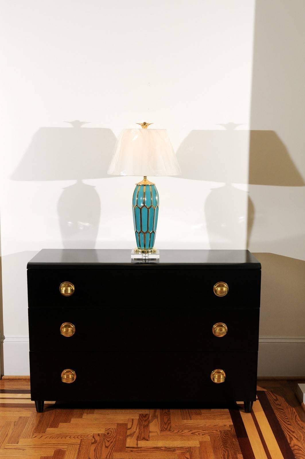 Moderne Paire de lampes en céramique personnalisées en turquoise et or en vente