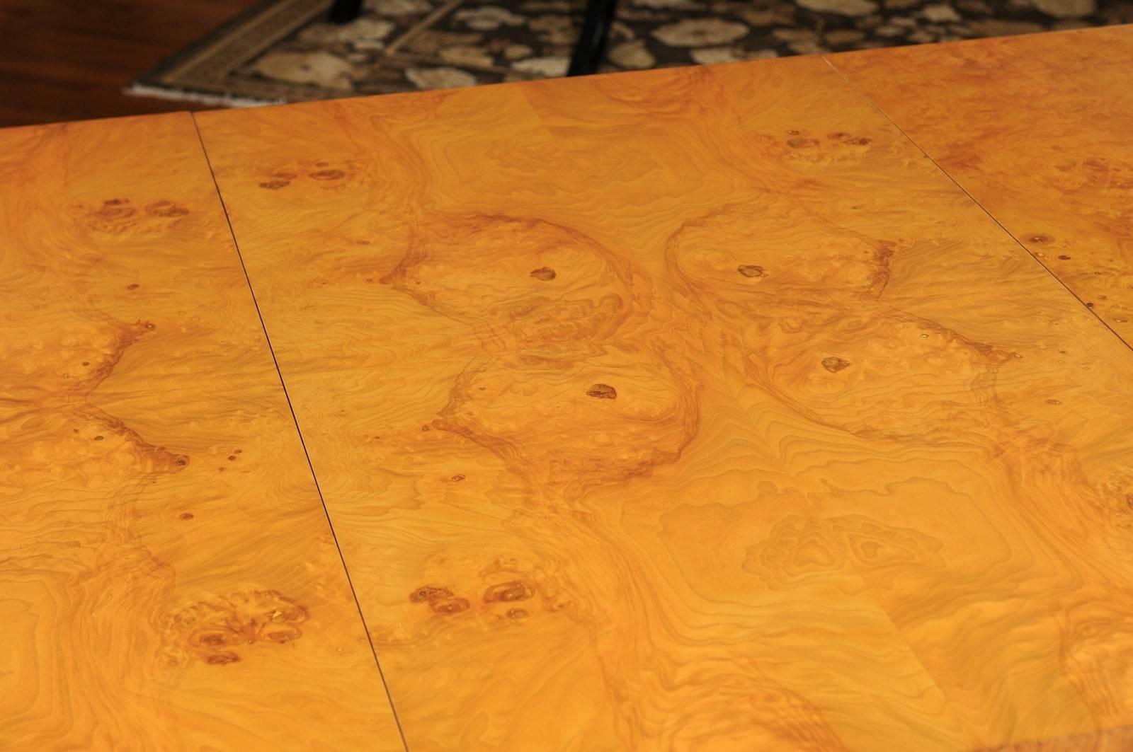 Fin du 20e siècle Table de salle à manger à rallonge en bois d'olivier à couper le souffle de Milo Baughman, vers 1975 en vente