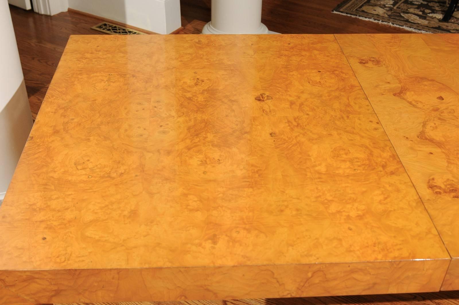 Table de salle à manger à rallonge en bois d'olivier à couper le souffle de Milo Baughman, vers 1975 en vente 1