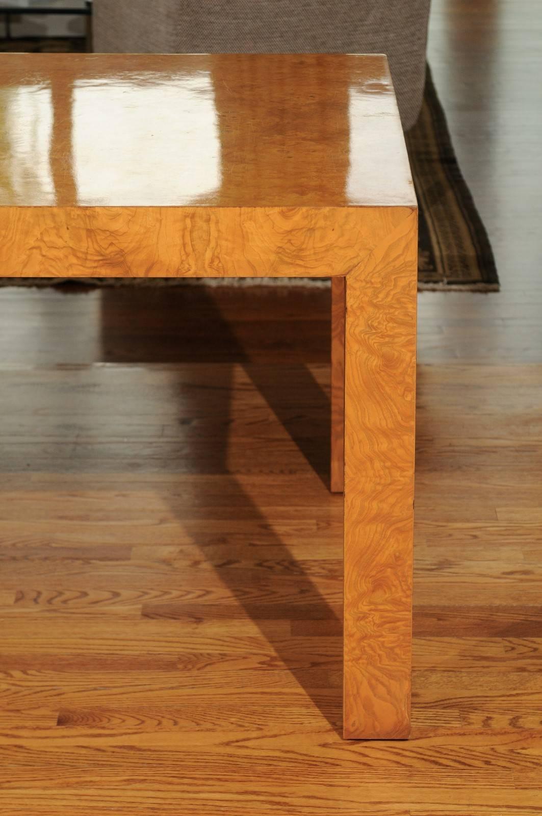 Fin du 20e siècle Table de salle à manger à rallonge en bois d'olivier à couper le souffle de Milo Baughman, vers 1975 en vente