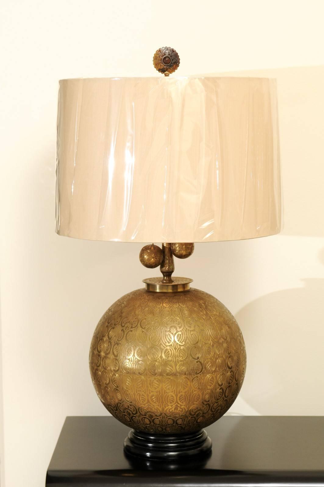 Mid-Century Modern Sophisticated Restored Pair of Etched Brass Sphere Lamps, circa 1960 For Sale