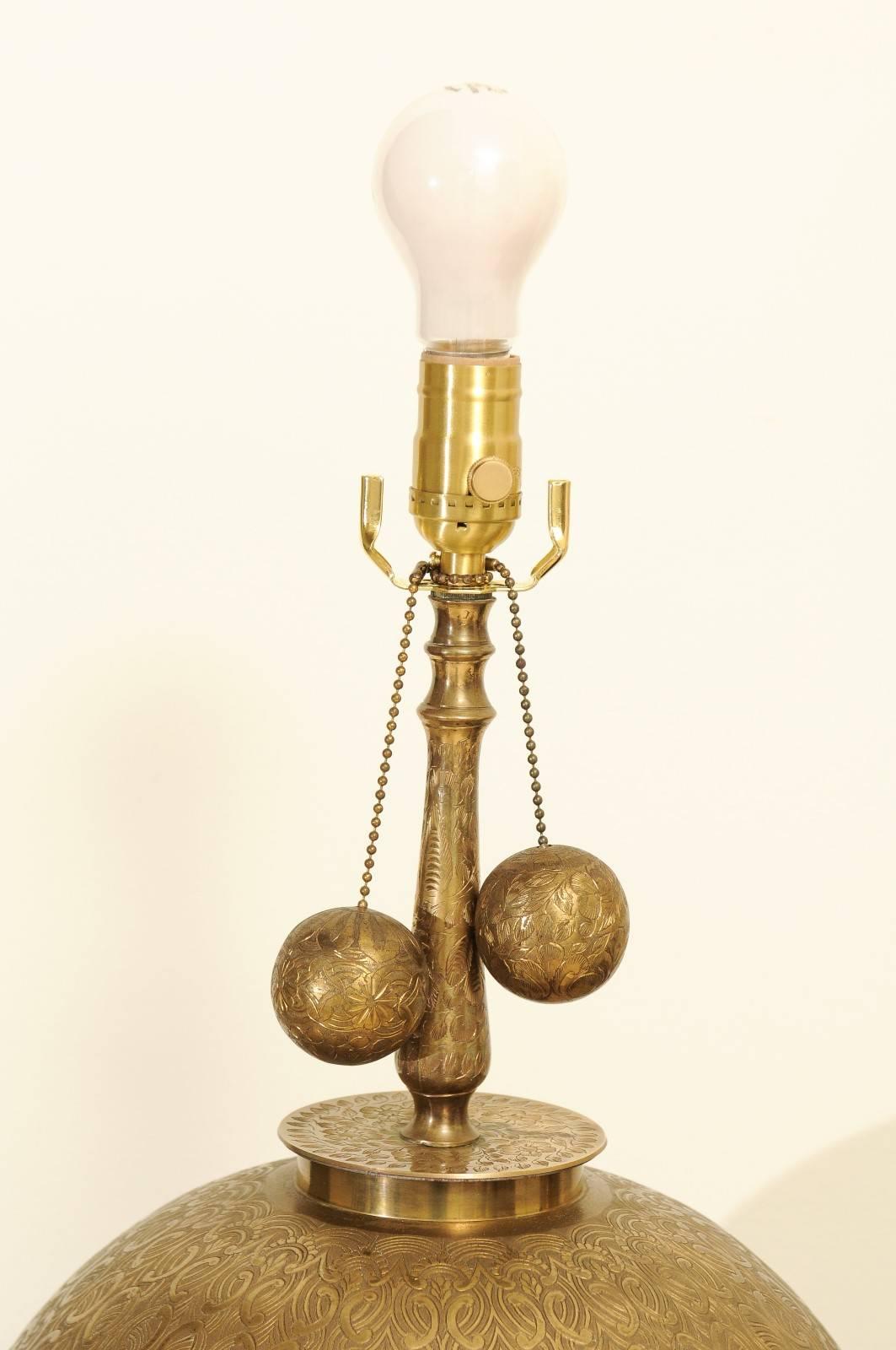 Sophisticated Restored Pair of Etched Brass Sphere Lamps, circa 1960 For Sale 2