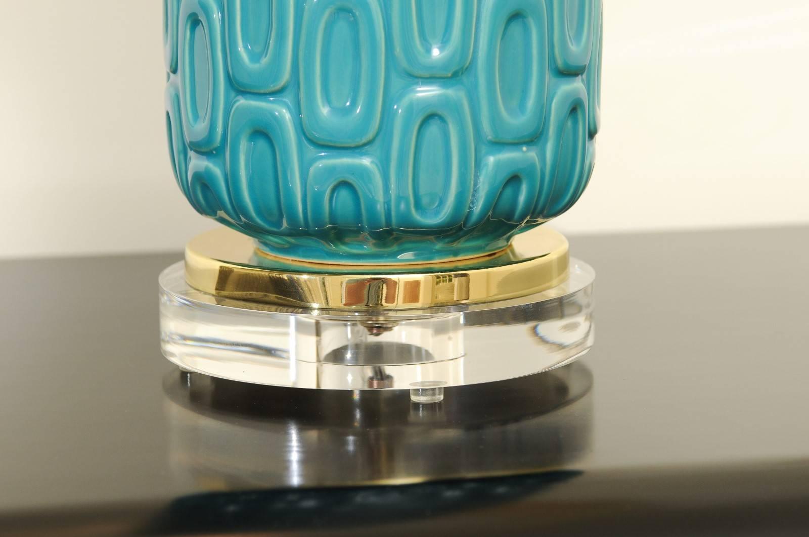 Stellar Restored Pair of Turquoise Ceramic Lamps with Brass and Lucite Accents For Sale 1