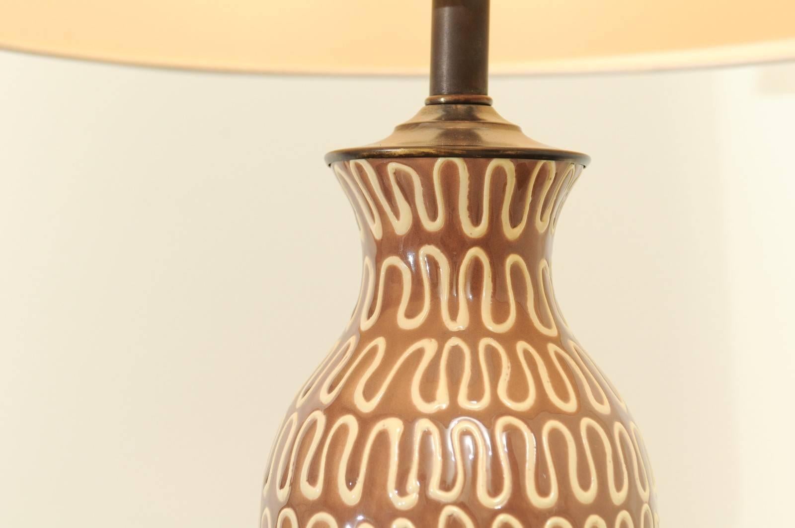 Gorgeous Pair of Glazed Ceramic Lamps with Lucite and Bronze Accents For Sale 3