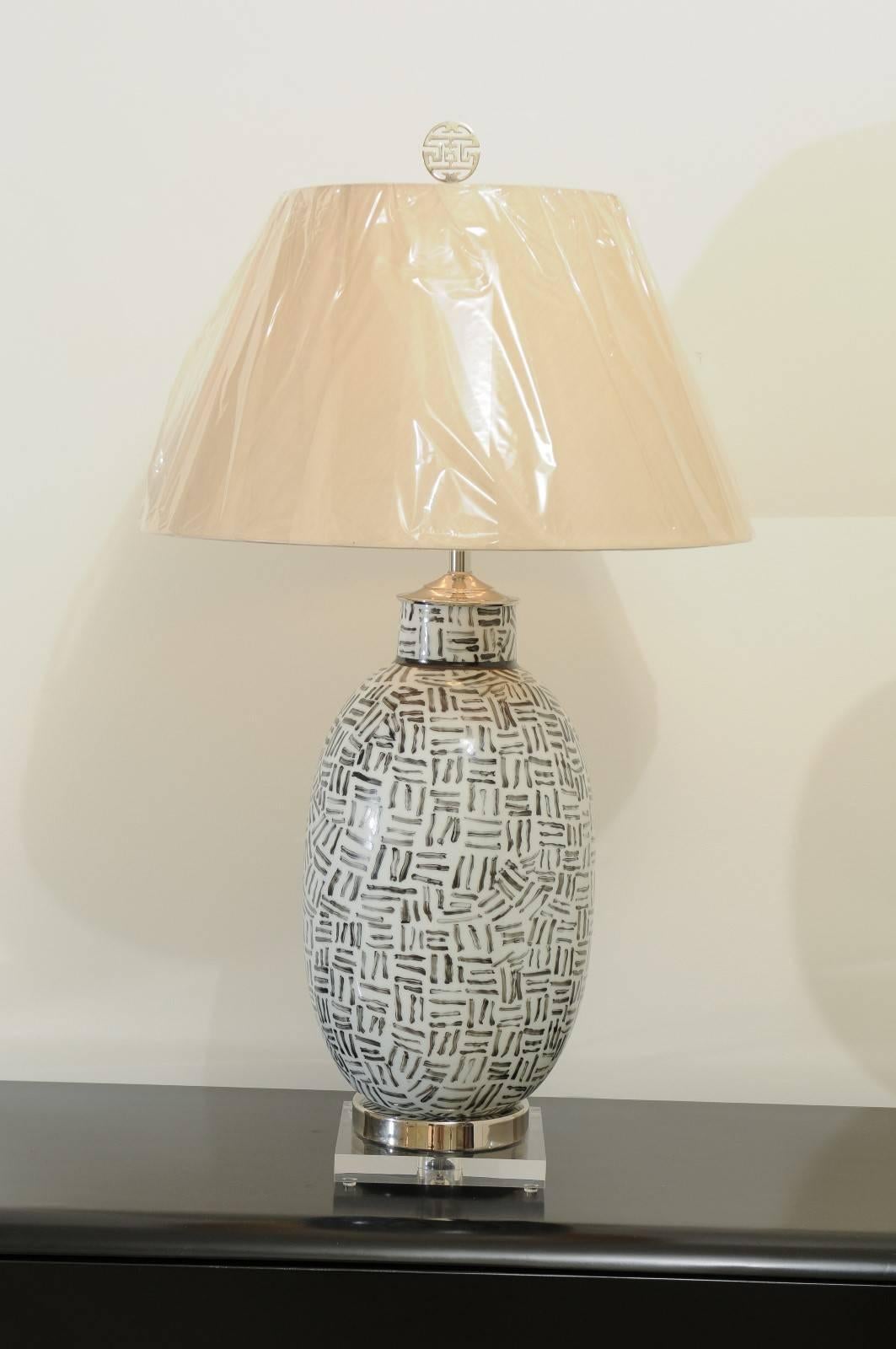 Mid-Century Modern Distinctive Pair of Custom Ceramic Lamps in Charcoal and Cream, circa 1980 For Sale