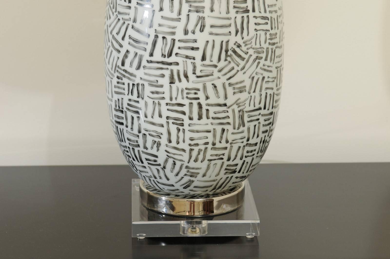 Distinctive Pair of Custom Ceramic Lamps in Charcoal and Cream, circa 1980 In Excellent Condition For Sale In Atlanta, GA