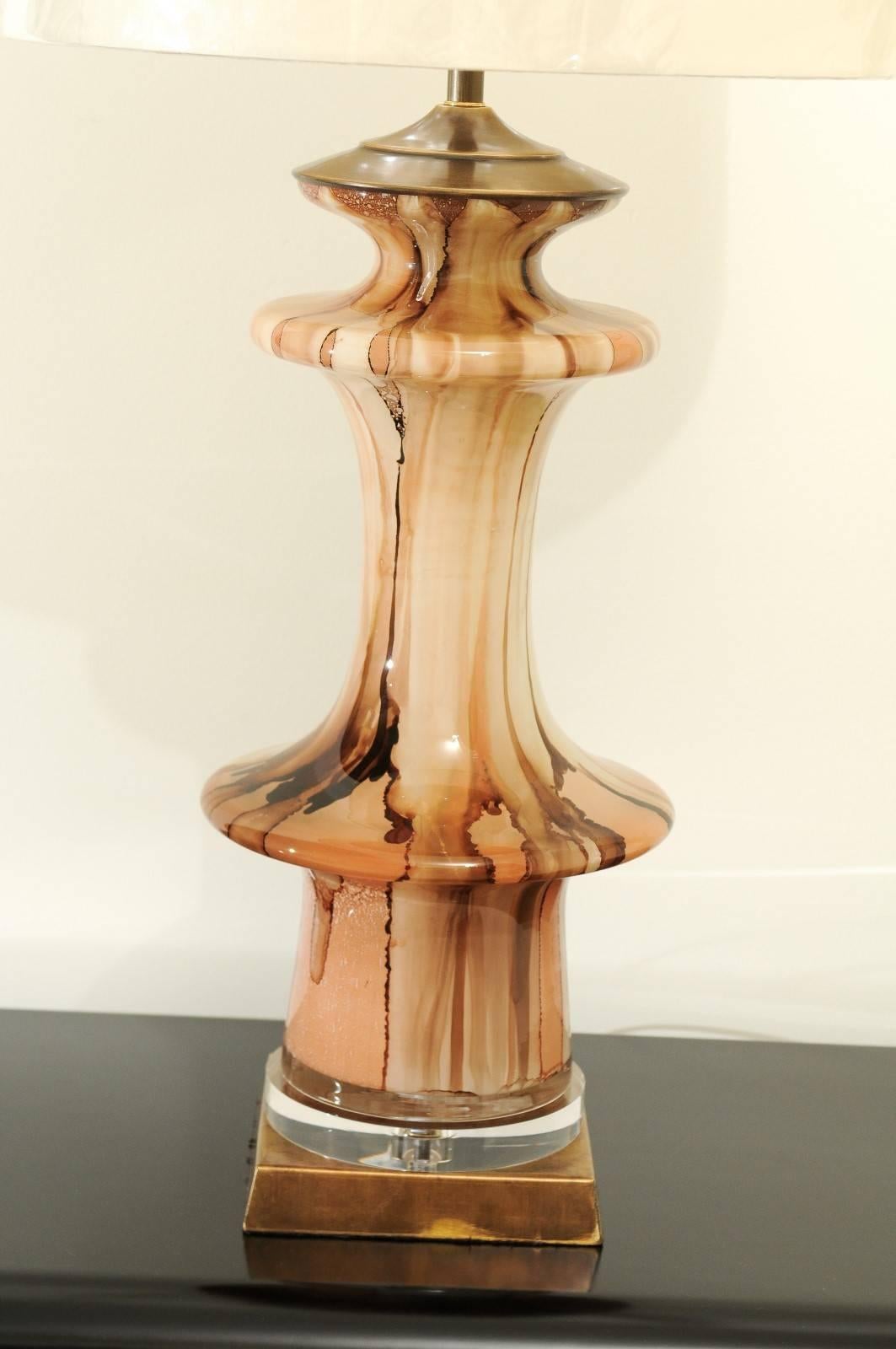Atemberaubendes Paar mundgeblasener, rückseitig bemalter Murano-Vasen als maßgefertigte Lampen im Angebot 2