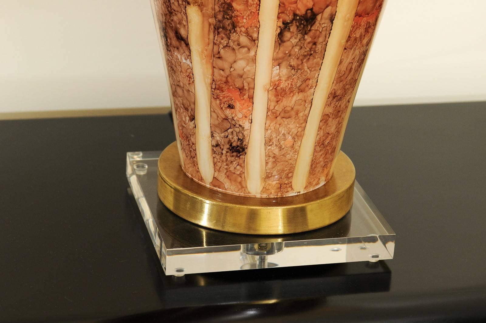 Stellar Paar großformatige rückseitig bemalte Murano-Vasen als maßgefertigte Lampen, Vintage (Messing) im Angebot