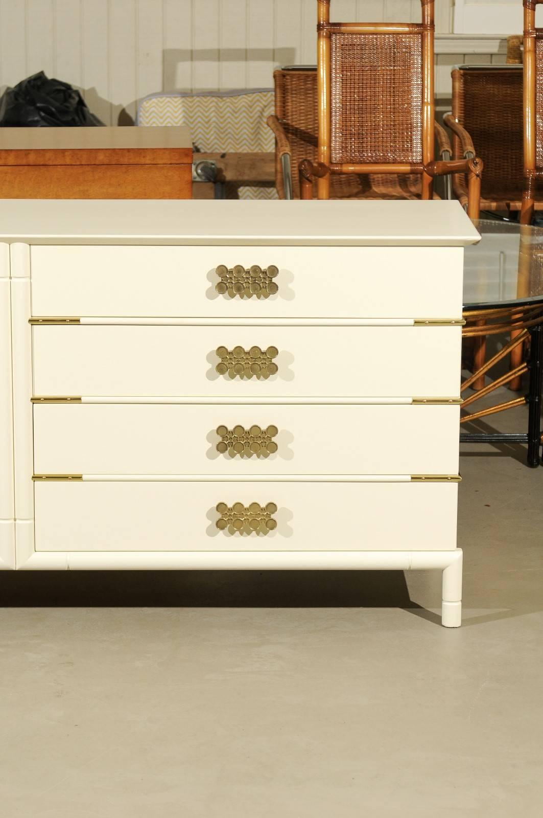 American Magnificent Restored Eight Drawer Chest by Renzo Rutili, circa 1965 For Sale