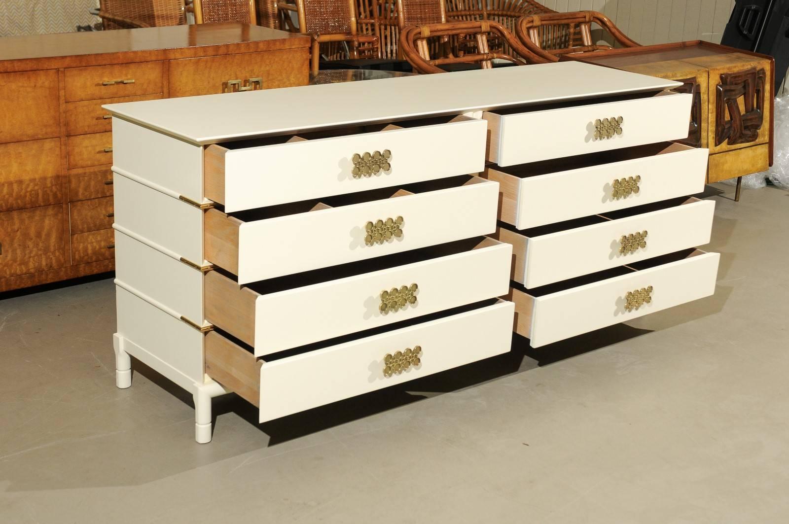 Magnificent Restored Eight Drawer Chest by Renzo Rutili, circa 1965 In Excellent Condition For Sale In Atlanta, GA