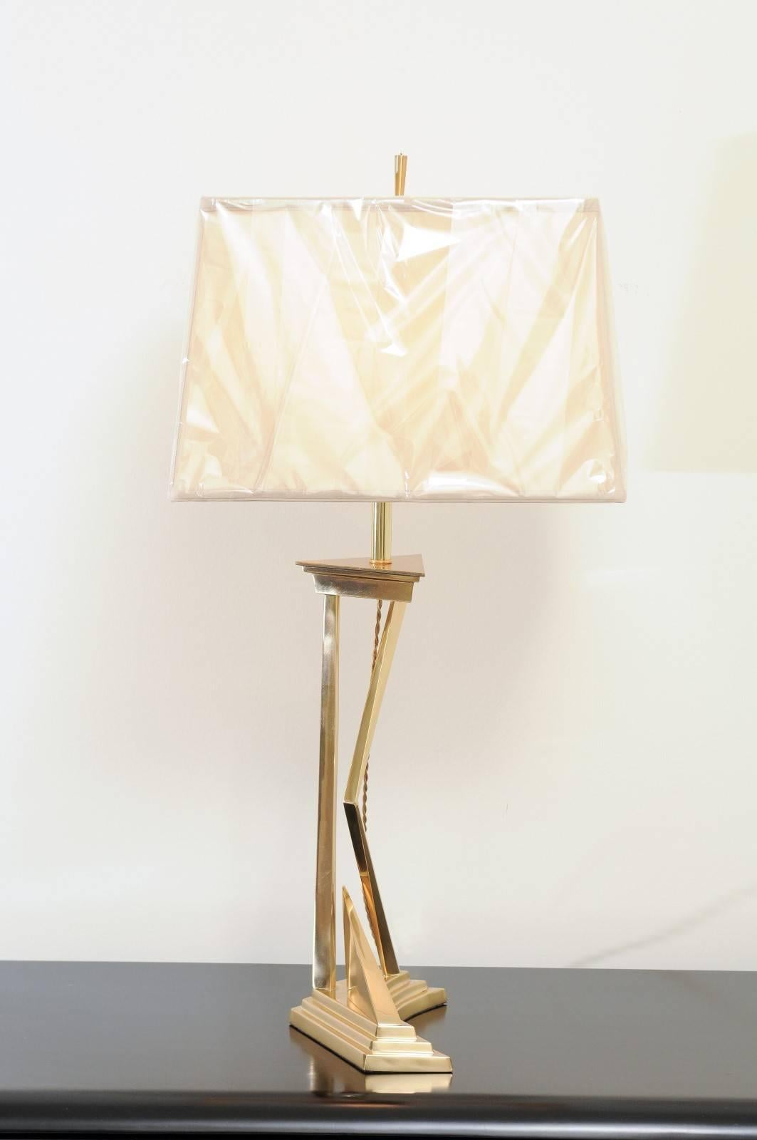 Exquisite Pair of Modern Brass Lamps in the Style of Parzinger, circa 1960 In Excellent Condition For Sale In Atlanta, GA