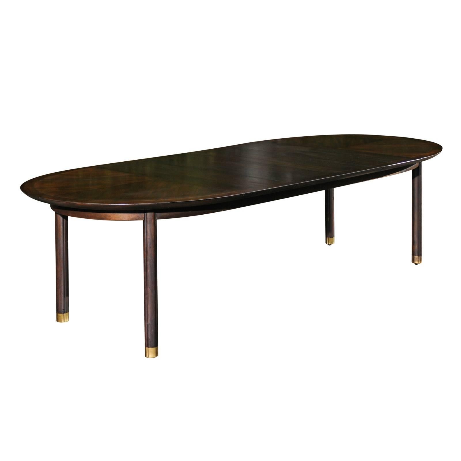 Majestueuse table de salle à manger elliptique en noyer par Michael Taylor pour Baker, vers 1958 en vente