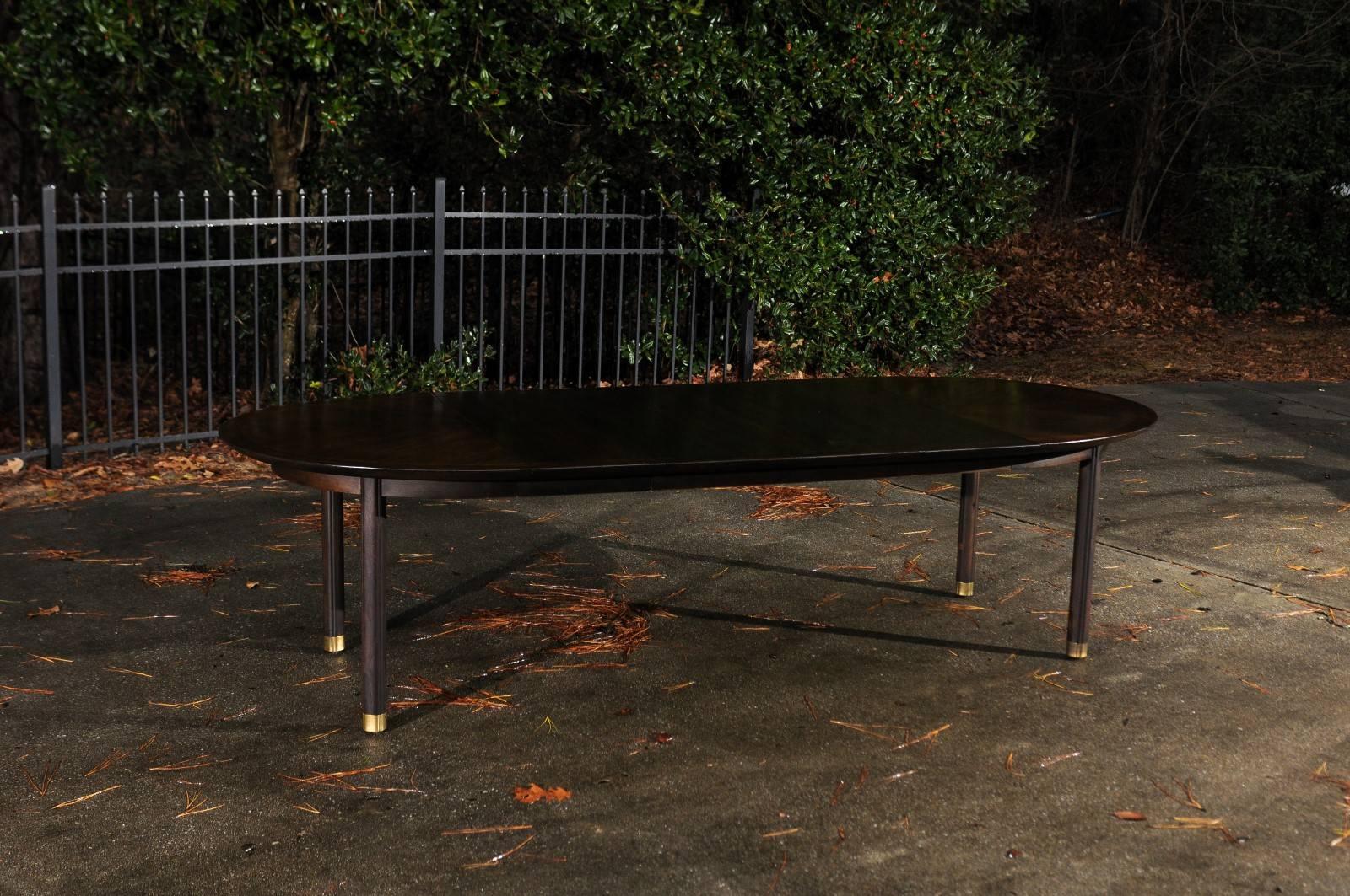 Mesa de comedor elíptica de nogal Majestic de Michael Taylor para Baker, hacia 1958 Moderno de mediados de siglo en venta