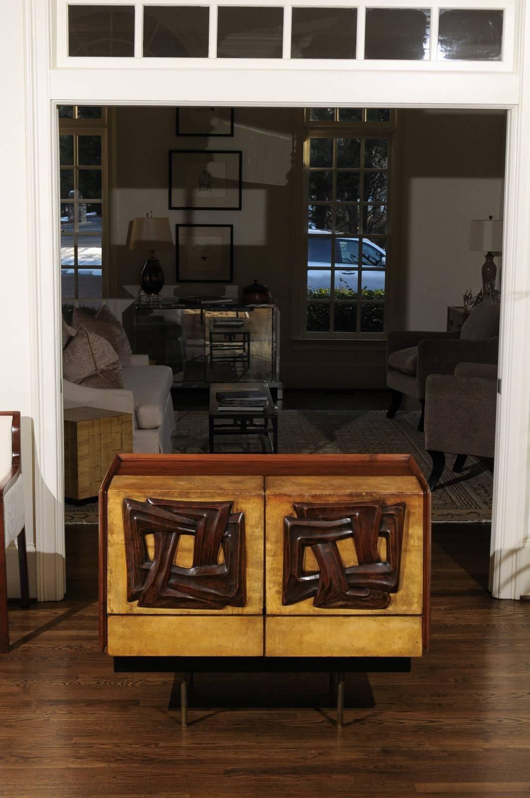 Mid-Century Modern Magnifique meuble de bar attribué à Claude Vassal, datant d'environ 1950 en vente