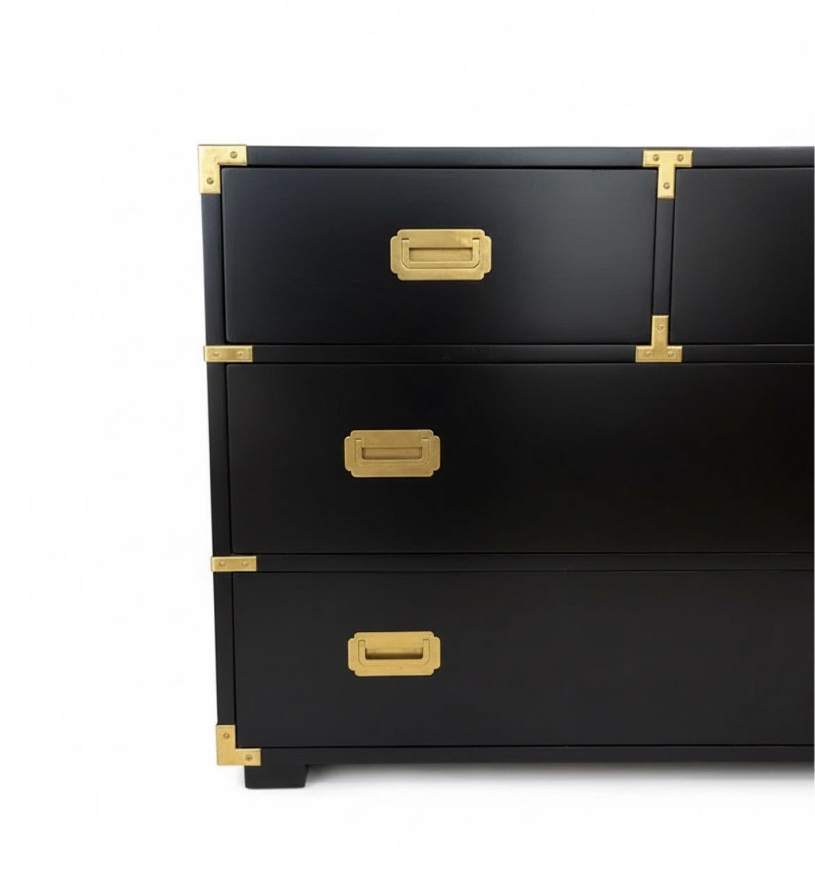 Striking Pair of Vintage Henredon Campaign Chests in Black Lacquer in vendita 2