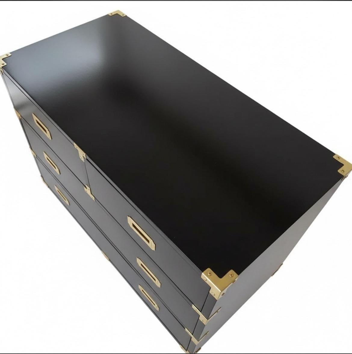 Striking Pair of Vintage Henredon Campaign Chests in Black Lacquer in vendita 1