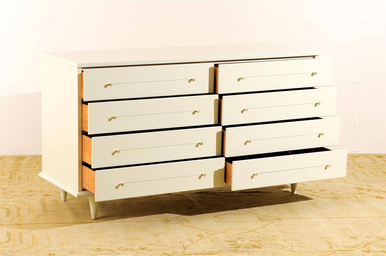 Modern Eight-Drawer Chest Restored in Cream Lacquer In Excellent Condition In Atlanta, GA