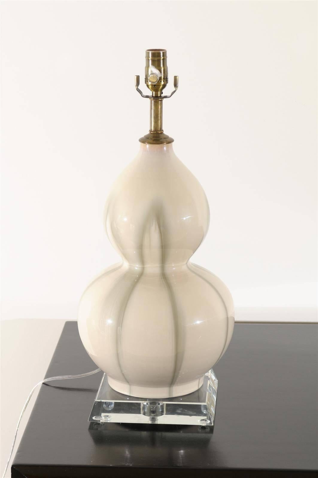 Paire de lampes gourde en céramique de couleur crème et céladon en vente 2