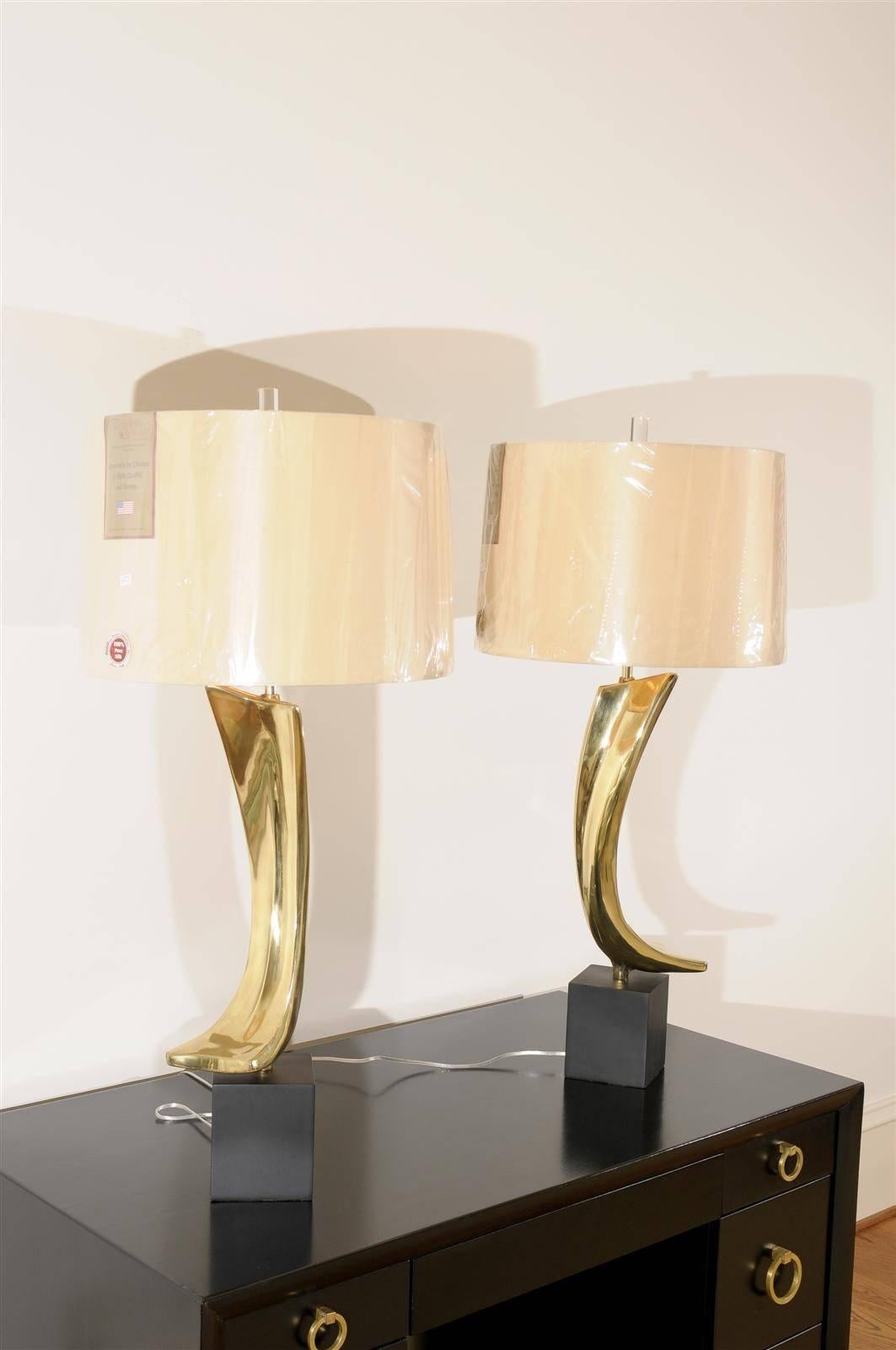 Prächtiges restauriertes skulpturales Paar großformatiger Lampen von Laurel, um 1970 (amerikanisch) im Angebot