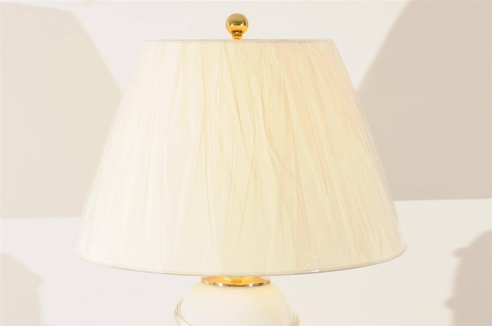 Unknown Dazzling Restored Pair of Cream Opaque Blown Glass Lamps, circa 1980 For Sale