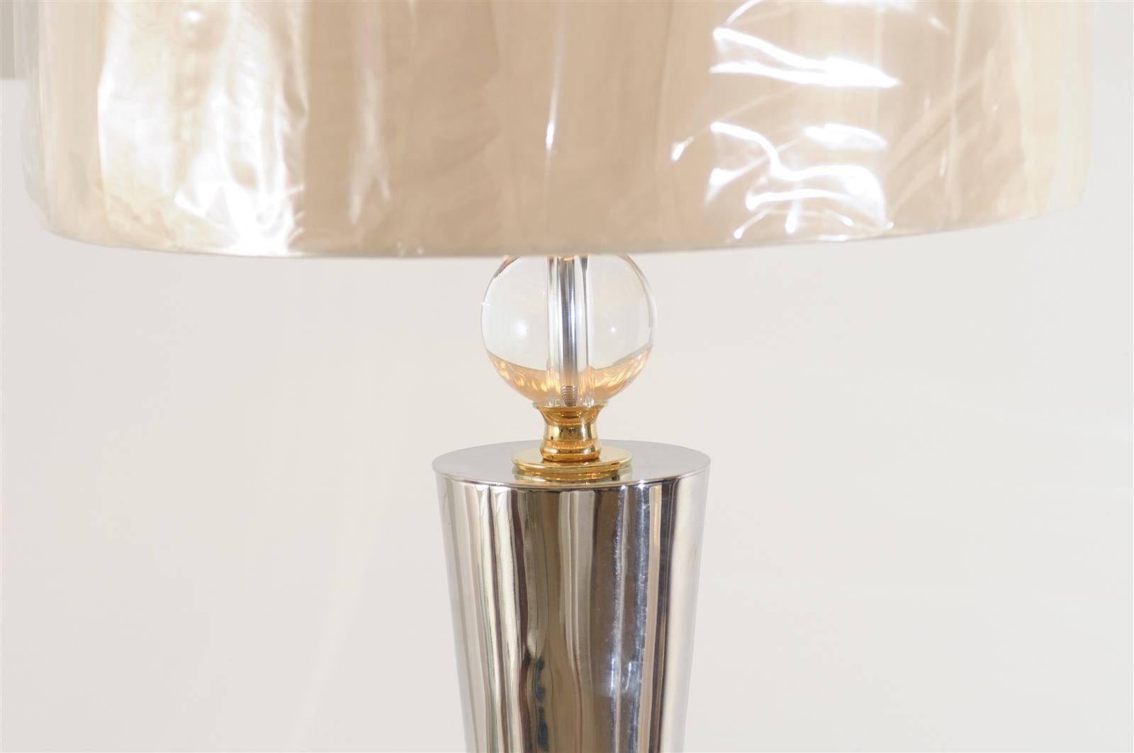 Inconnu Paire sculpturale de lampes Tornado vintage en nickel, laiton et cristal en vente