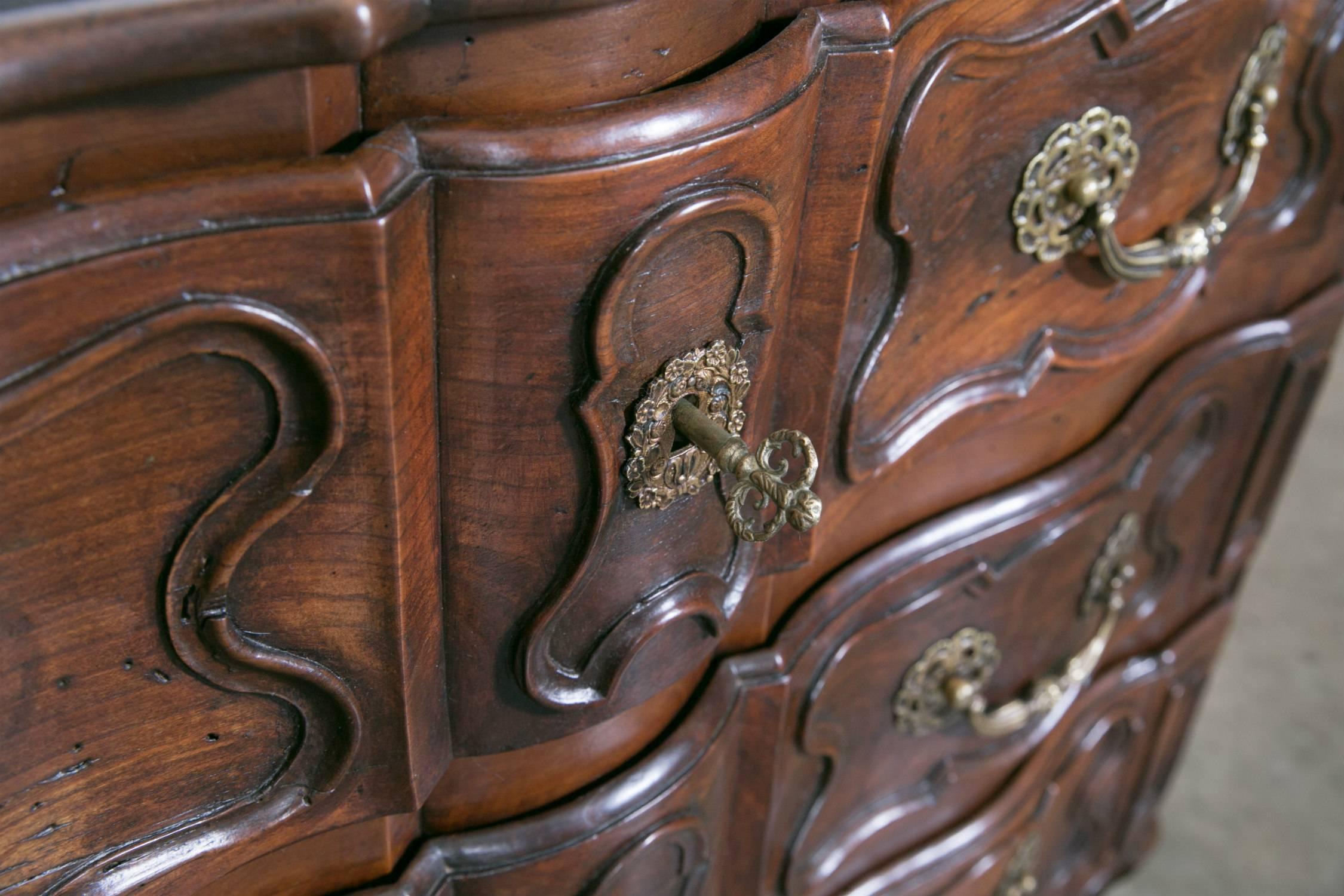 18th Century French Louis XV Period Lyonnaise Commode en Arbalete in Walnut For Sale 1