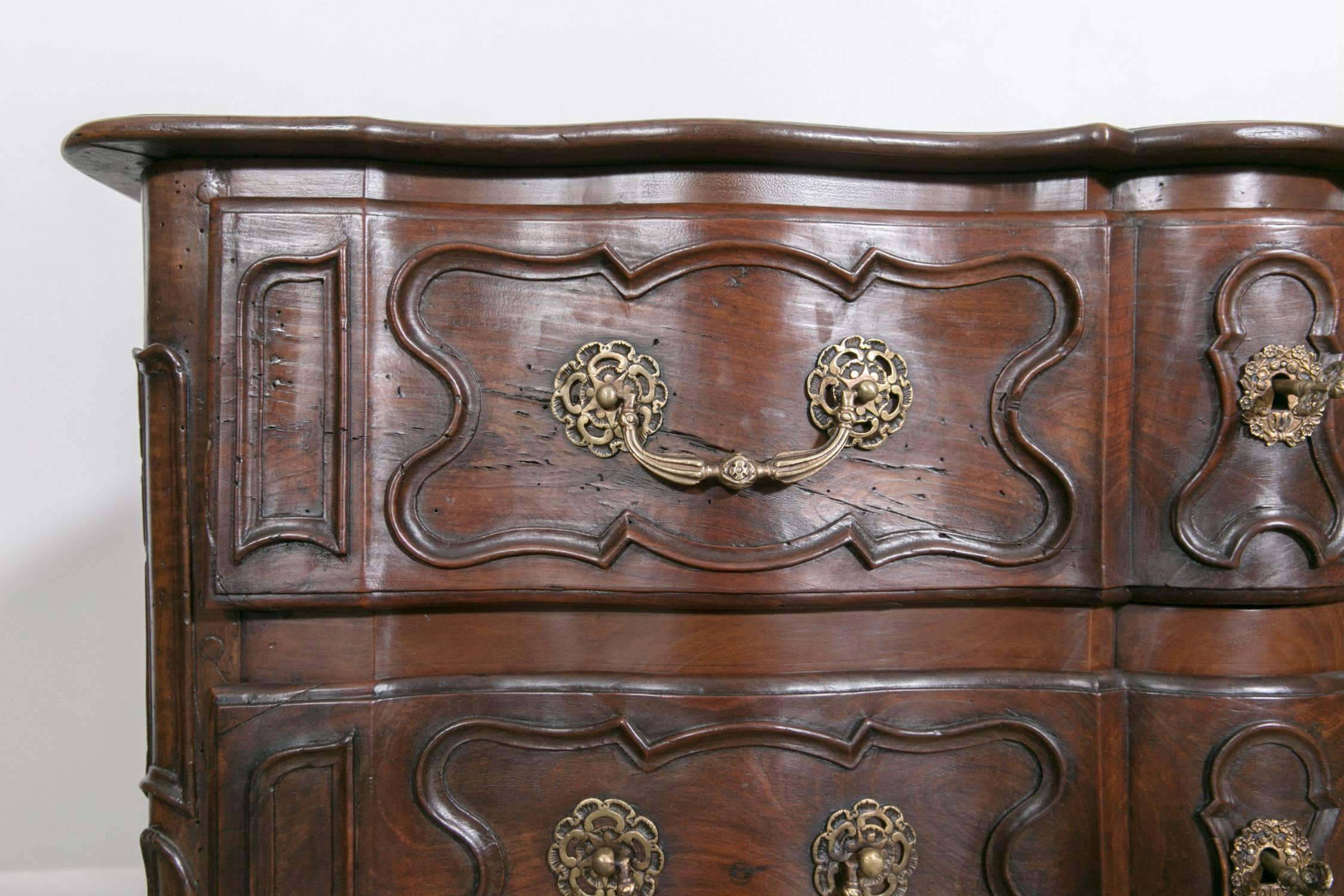 18th Century French Louis XV Period Lyonnaise Commode en Arbalete in Walnut For Sale 2