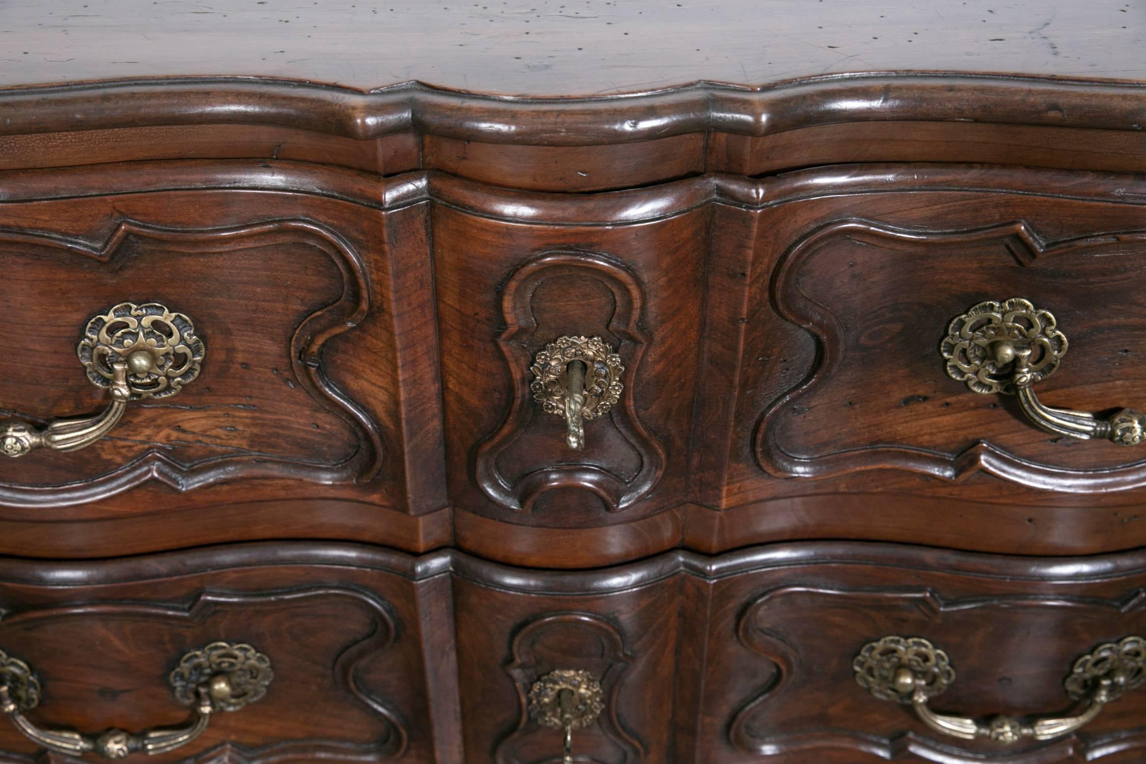 18th Century French Louis XV Period Lyonnaise Commode en Arbalete in Walnut For Sale 3