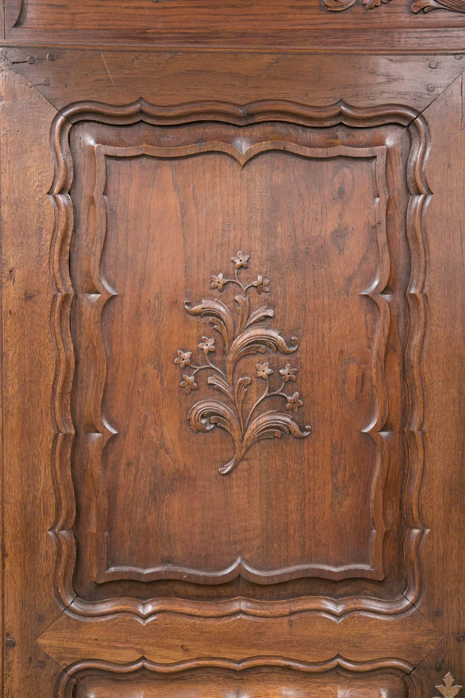 Hand Carved Early 19th Century Country French Louis XV Style Armoire 3