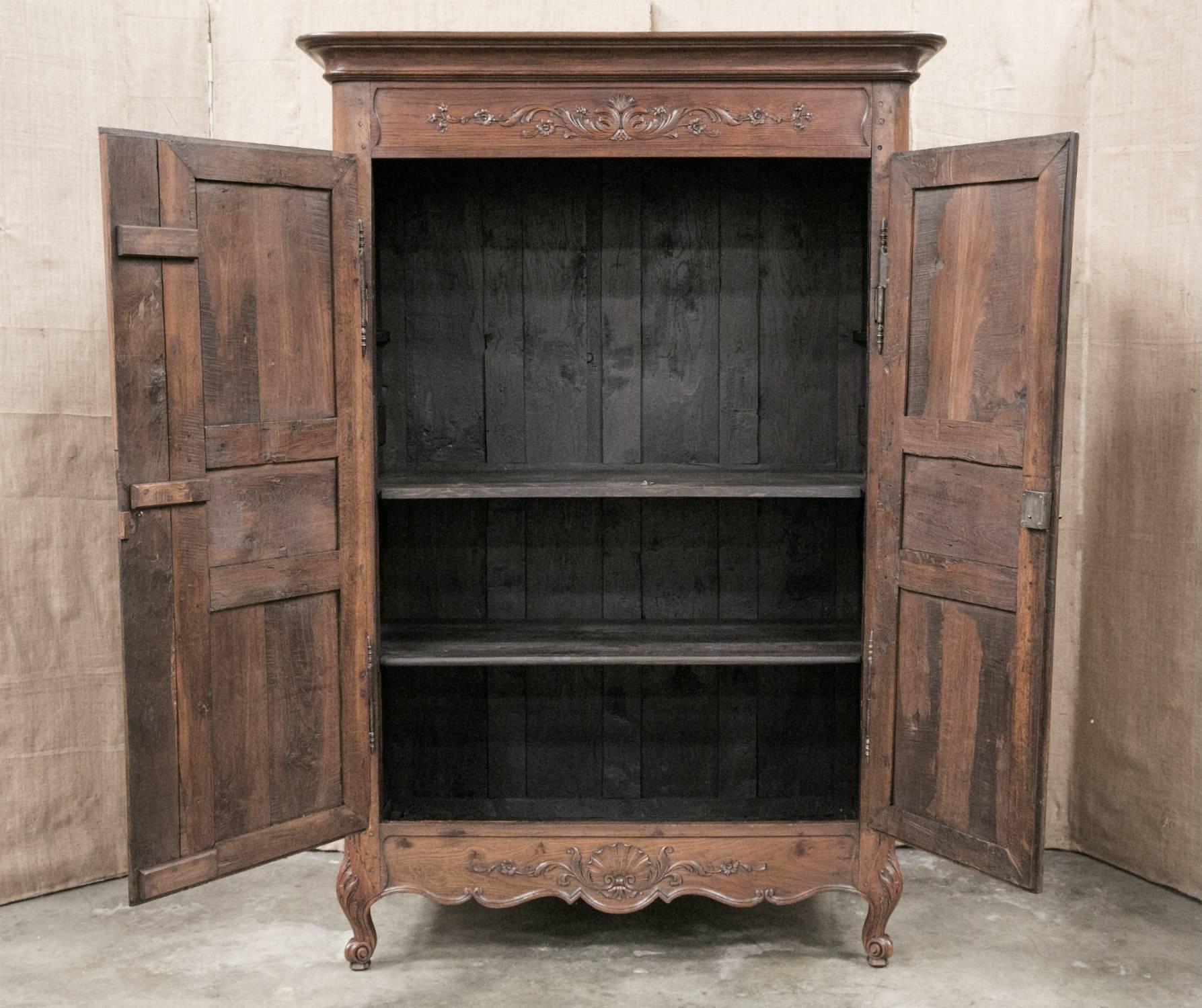 Oak Hand Carved Early 19th Century Country French Louis XV Style Armoire