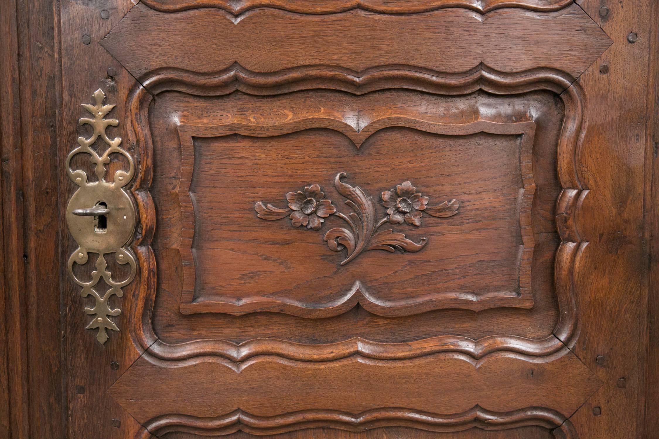 Hand Carved Early 19th Century Country French Louis XV Style Armoire 4