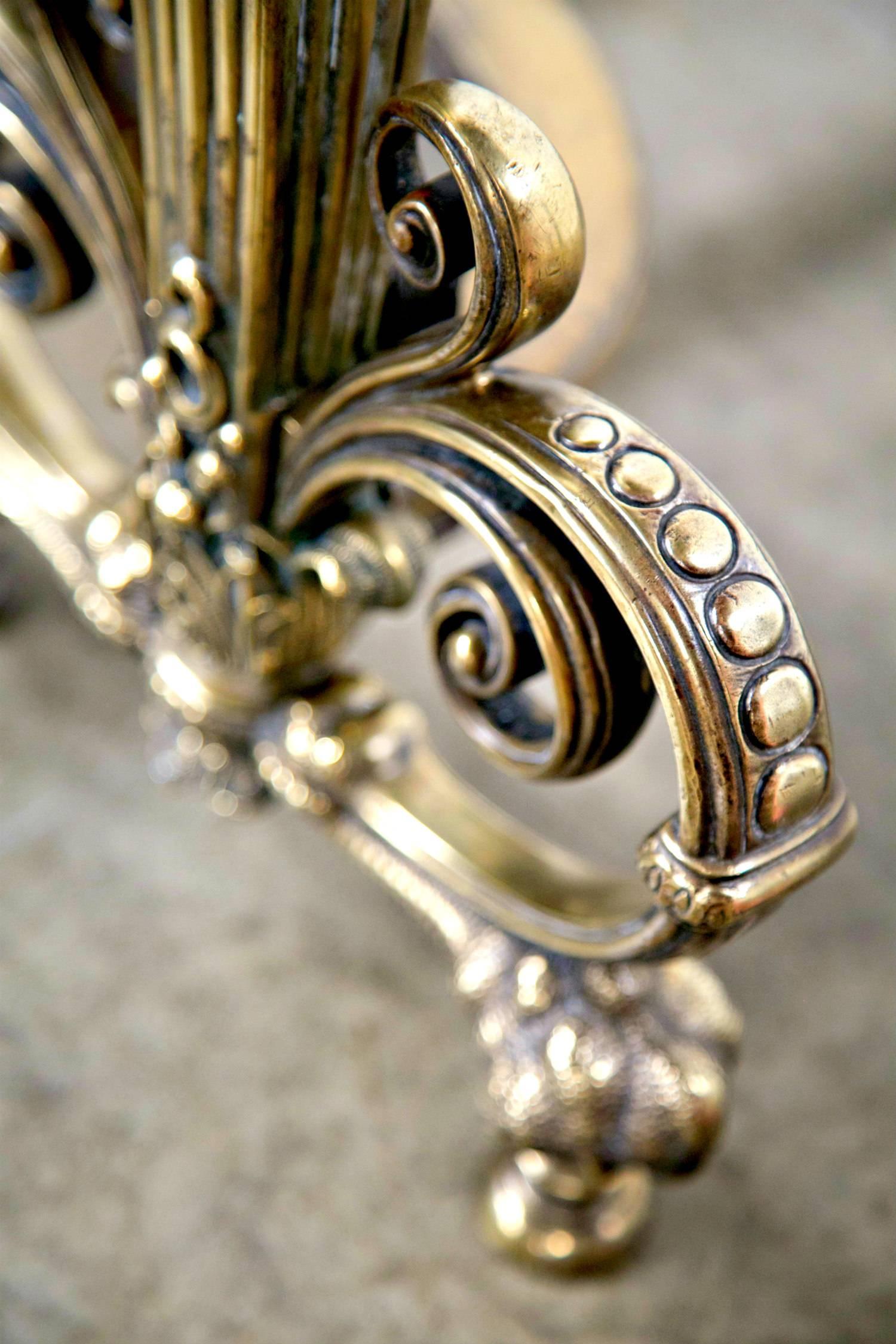 Ein Paar Feuerböcke aus Messing und Schmiedeeisen, Tiffany Studios zugeschrieben im Angebot 4