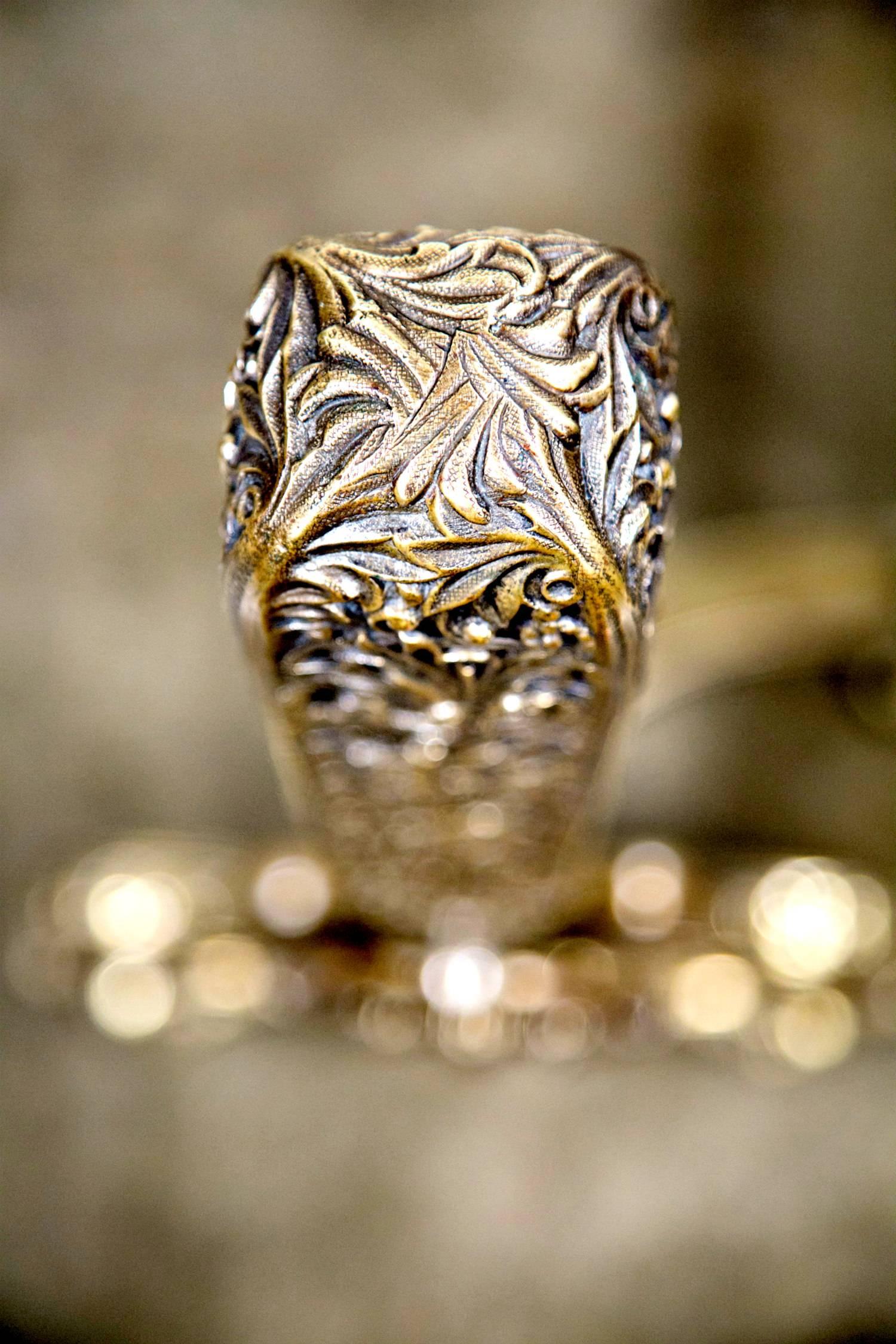 Ein Paar Feuerböcke aus Messing und Schmiedeeisen, Tiffany Studios zugeschrieben (19. Jahrhundert) im Angebot