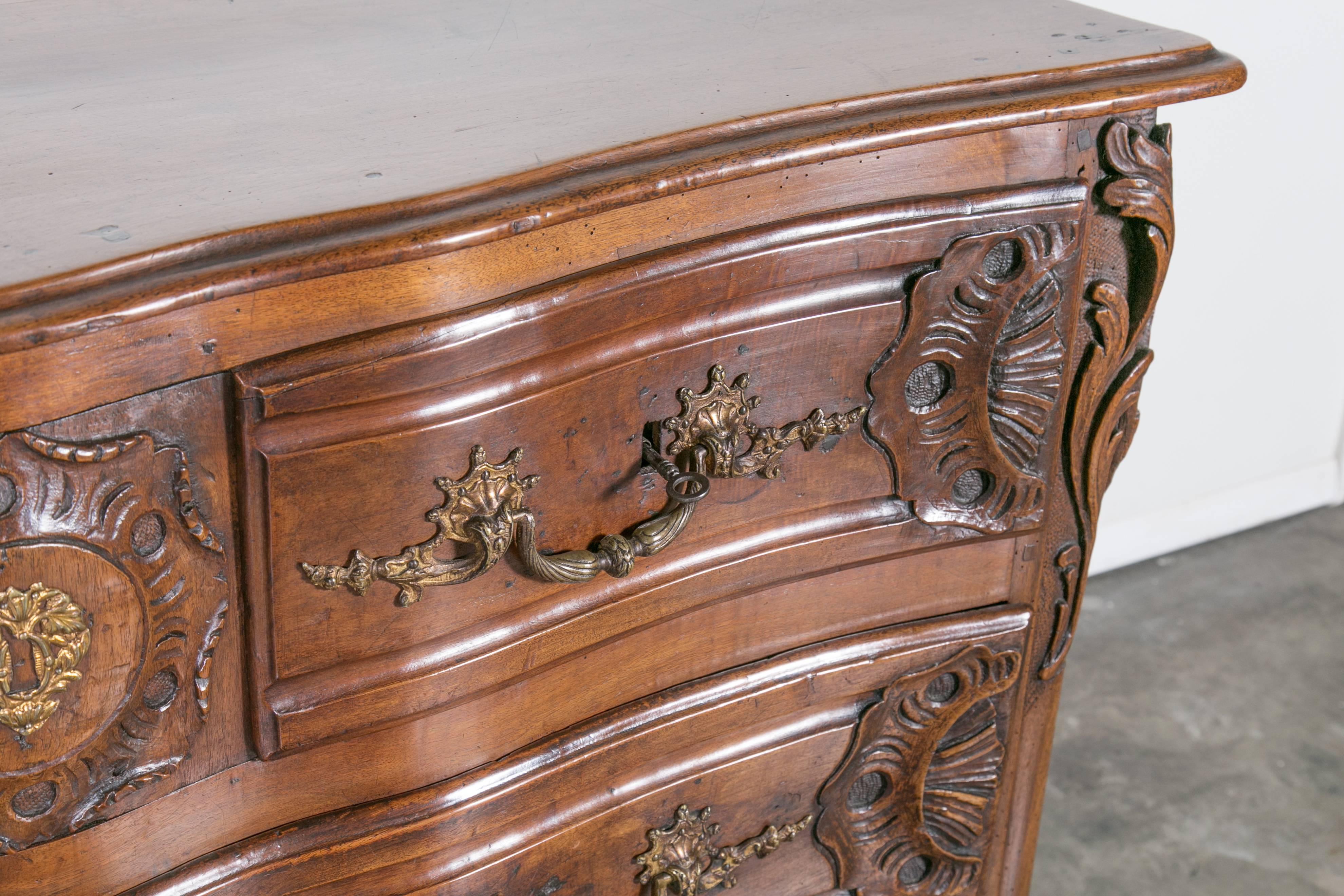 Exceptional 18th Century Regence Period Lyonnaise Commode Galbée For Sale 3