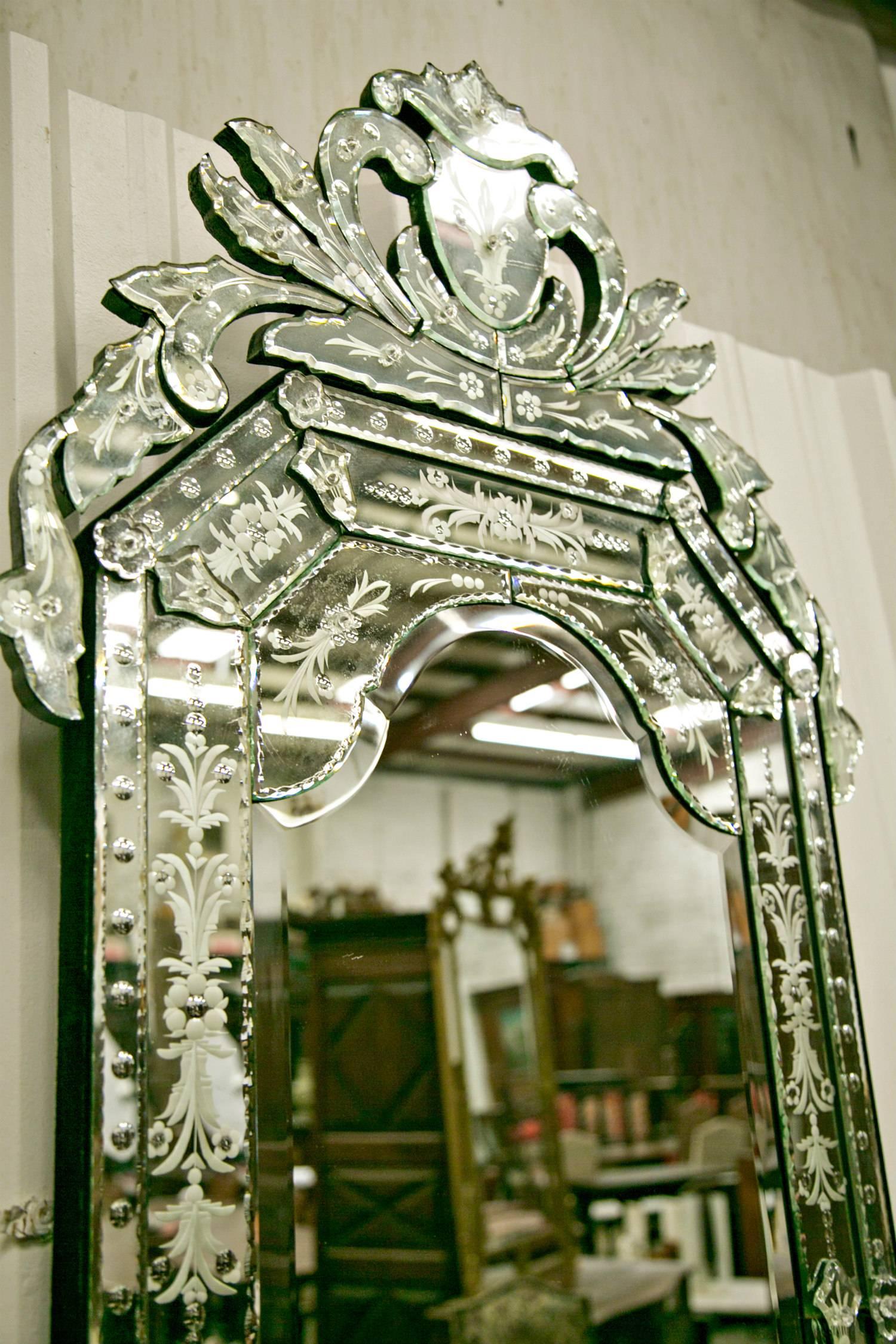 Large Venetian Mirror In Excellent Condition In Birmingham, AL