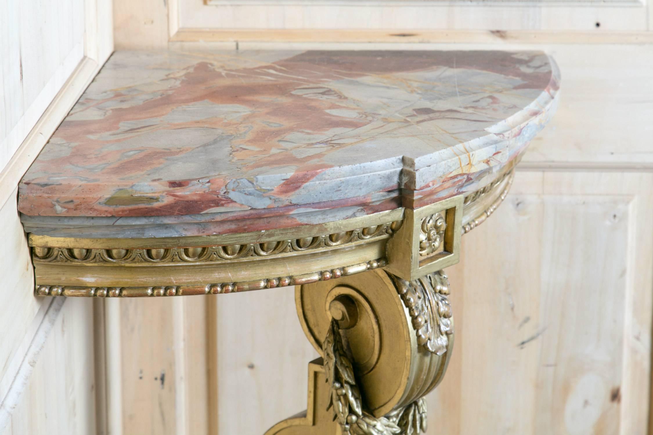 Early 19th Century Louis XVI Giltwood Corner Console with Marble Top In Excellent Condition For Sale In Birmingham, AL