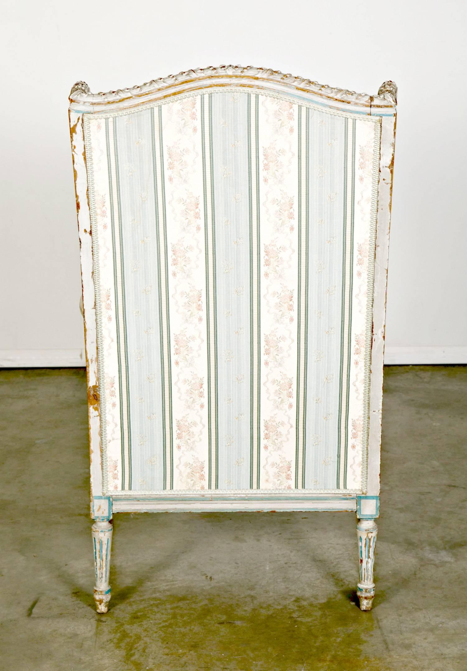 19th Century Painted Louis XVI Style Bergère à Oreilles In Good Condition In Birmingham, AL