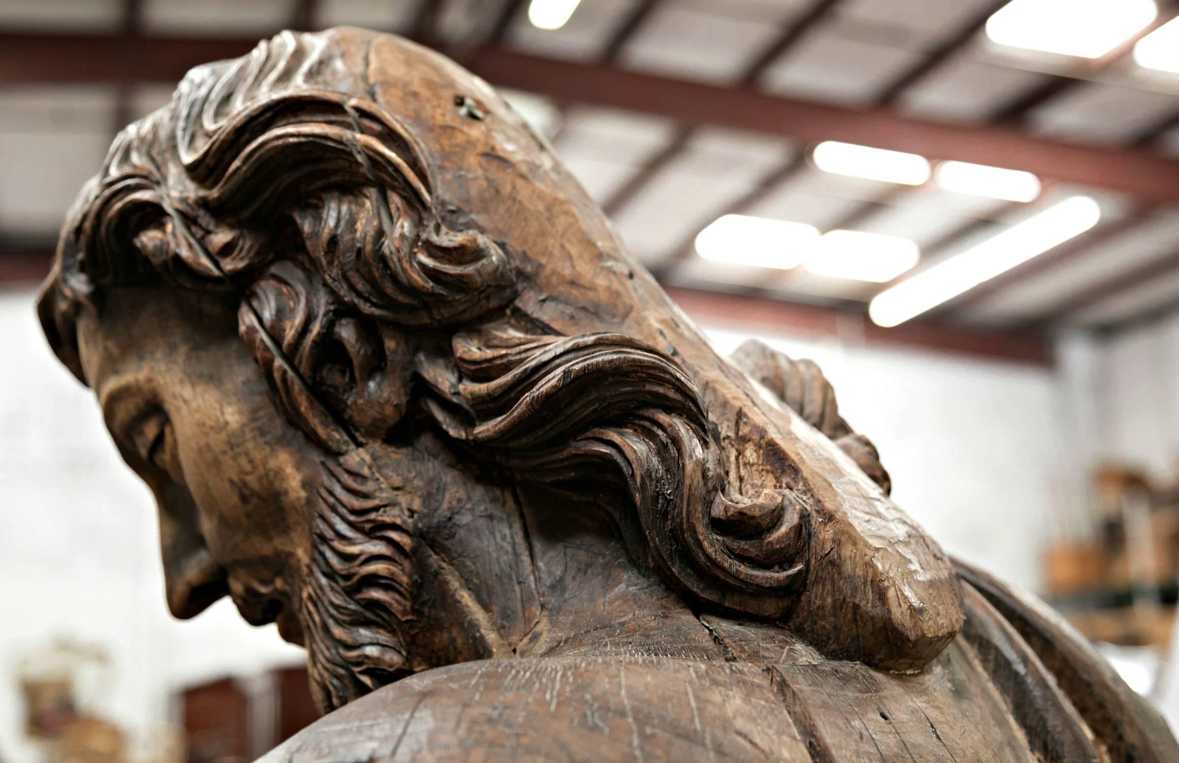 Rare statue de Saint Joseph en bois sculpté grandeur nature du 18ème siècle Bon état - En vente à Birmingham, AL