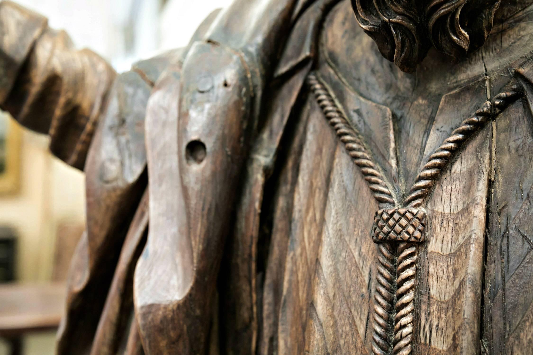 Seltene, lebensgroße geschnitzte Holzstatue des heiligen Joseph aus dem 18. Jahrhundert im Angebot 3