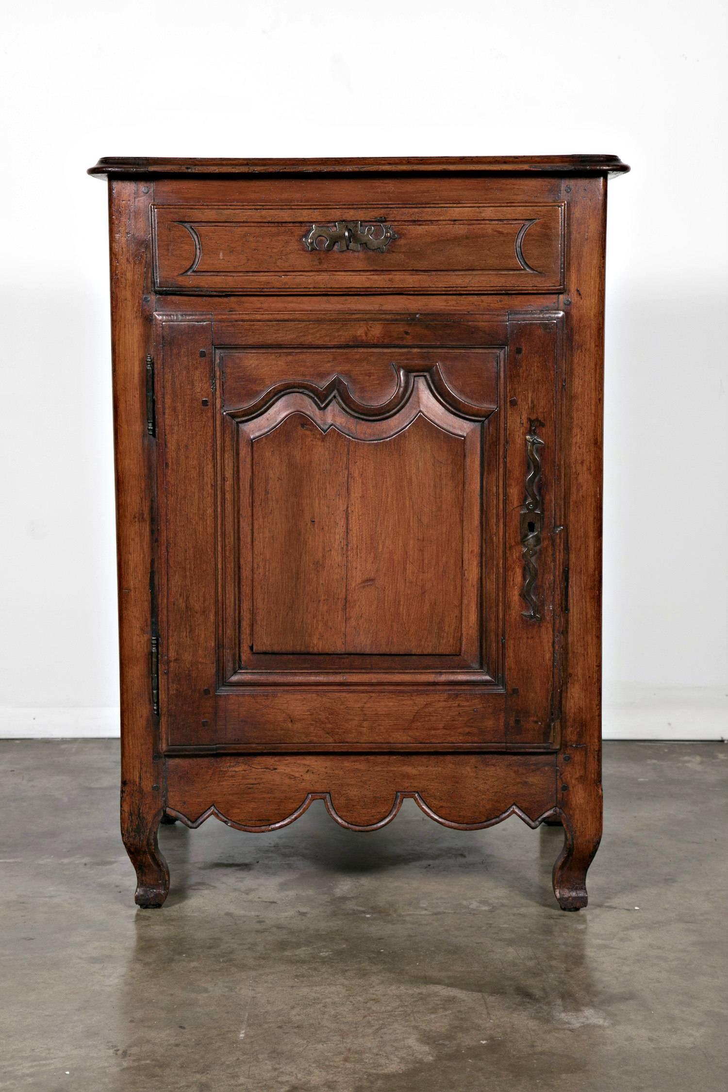 Beautiful solid walnut 18th century hand-carved Louis XV period confiturier or jam cabinet with a single drawer above a door opening to reveal a single shelf. Carved apron resting on short raised cabriole legs. An exceptional example of 18th century