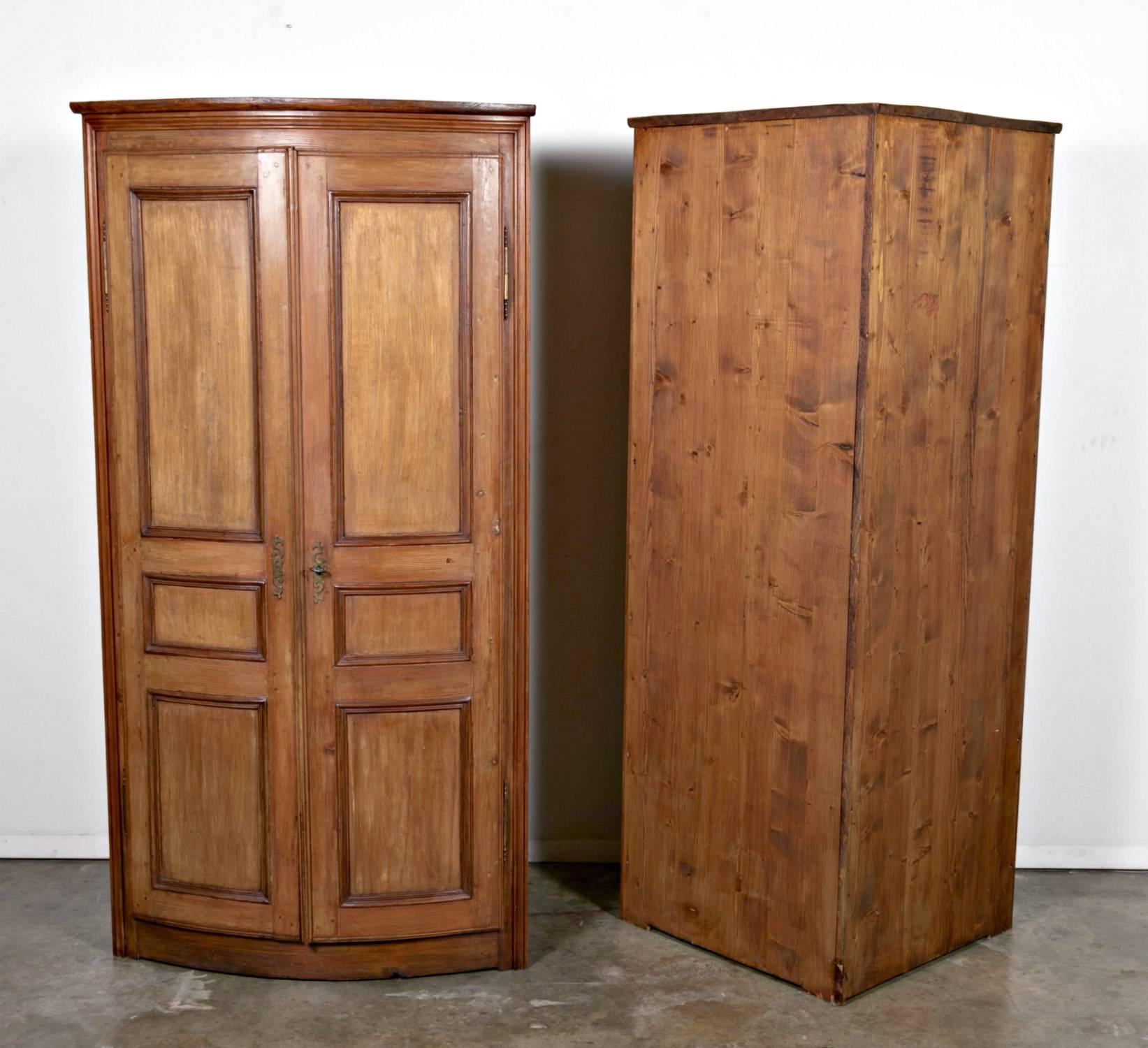 Pair of Antique French Boiserie Panel Corner Cabinets In Excellent Condition In Birmingham, AL