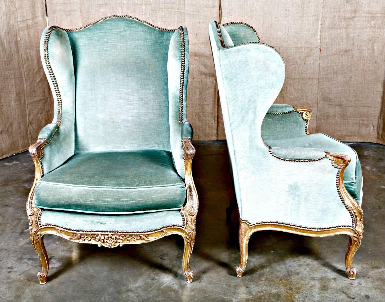 Pair of Exceptional 19th Century French Carved Giltwood Louis XV Style Bergeres In Excellent Condition In Birmingham, AL