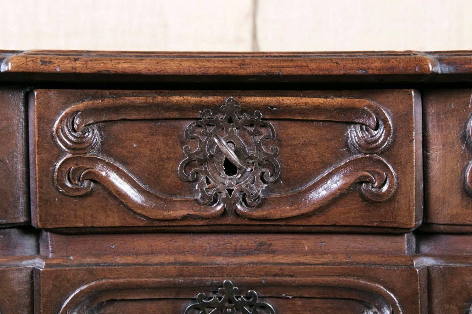 Rara commode francese del XVIII secolo, Luigi XV In condizioni ottime in vendita a Birmingham, AL