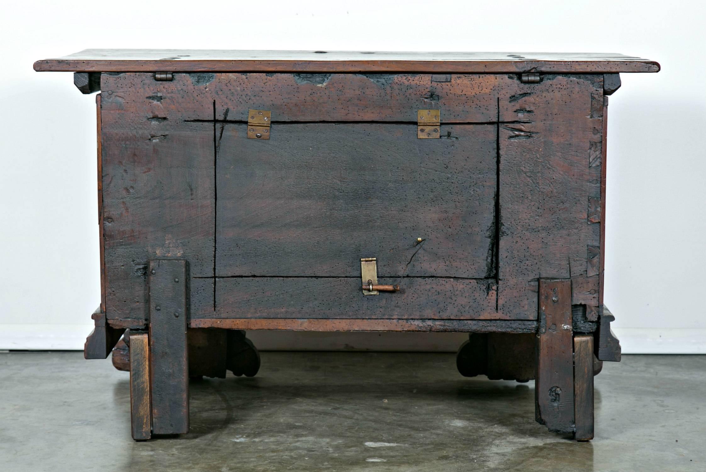 Late 17th Century Italian Cassone or Trunk with Inlays 4