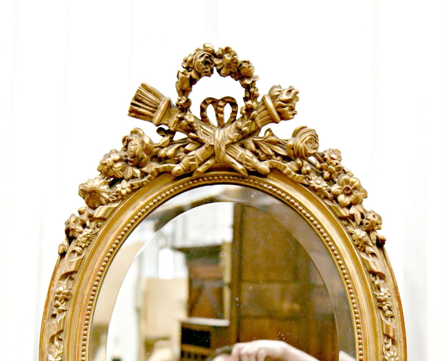 19th Century French Louis XVI Style Carved Oval Giltwood Mirror In Excellent Condition In Birmingham, AL