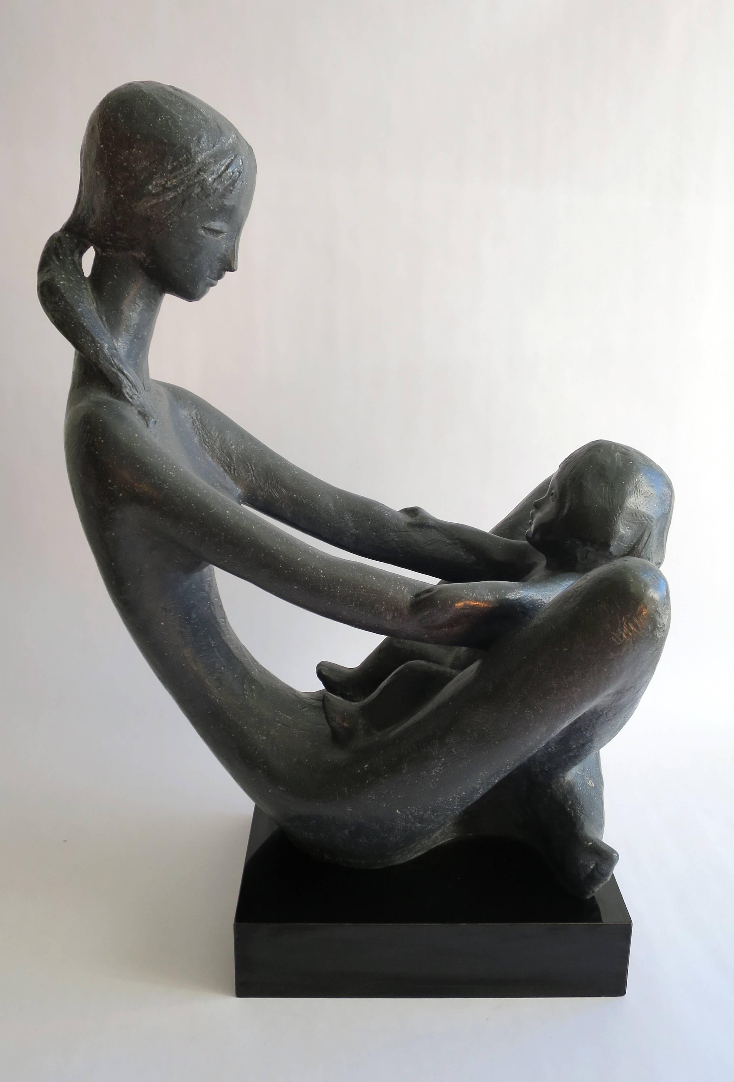 Vintage sculpture of 'Mother and Child' by Austin Productions, 1979. Excellent condition.